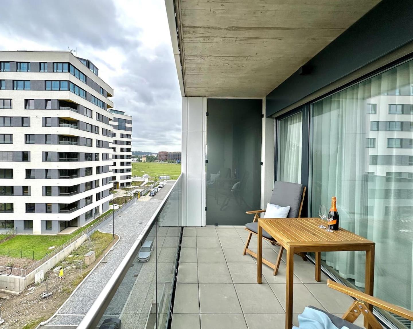 Real Living By Refa Balcony Retreat 91 Praha